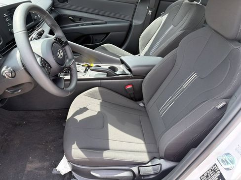 Certified 2025 Hyundai Elantra Sport FWD image 9
