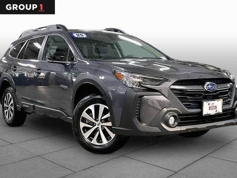 Used 2025 Subaru Outback Premium AWD/4WD image 3