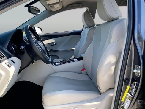 Used 2013 Toyota Venza LE w/ LE Convenience Pkg FWD image 8