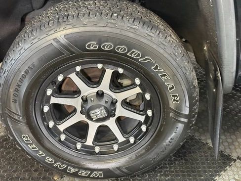 Used 2015 GMC Sierra 1500 Denali w/ Driver Alert Package image 16