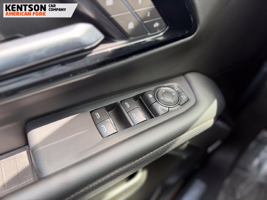 Used 2025 Chevrolet Suburban High Country AWD/4WD image 19
