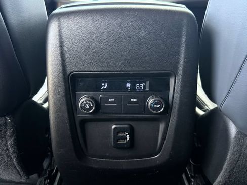 Used 2018 Buick Enclave Essence FWD image 18
