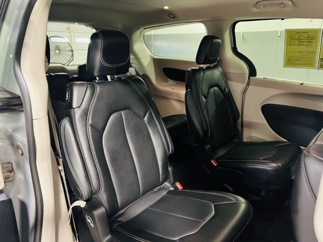 Used 2024 Chrysler Pacifica Touring-L FWD image 30
