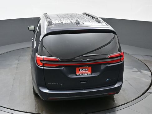 Used 2021 Chrysler Pacifica Touring w/ Uconnect Theater Family Group image 37