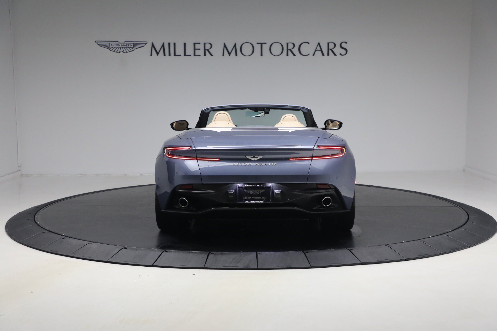 Used 2022 Aston Martin DB11 Volante RWD image 6