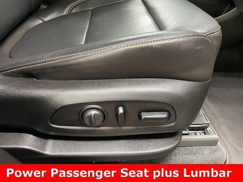 Used 2021 Chevrolet Traverse LT image 9