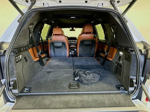 Used 2022 BMW X7 xDrive40i w/ M Sport Package image 27