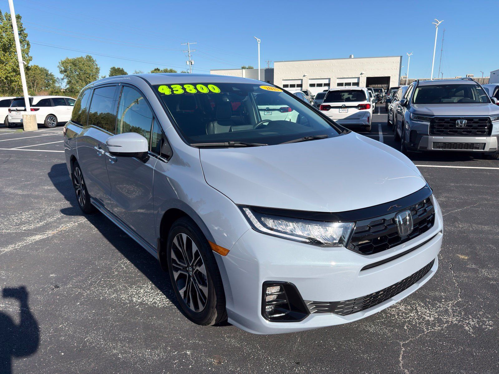 Used 2025 Honda Odyssey Elite image 8