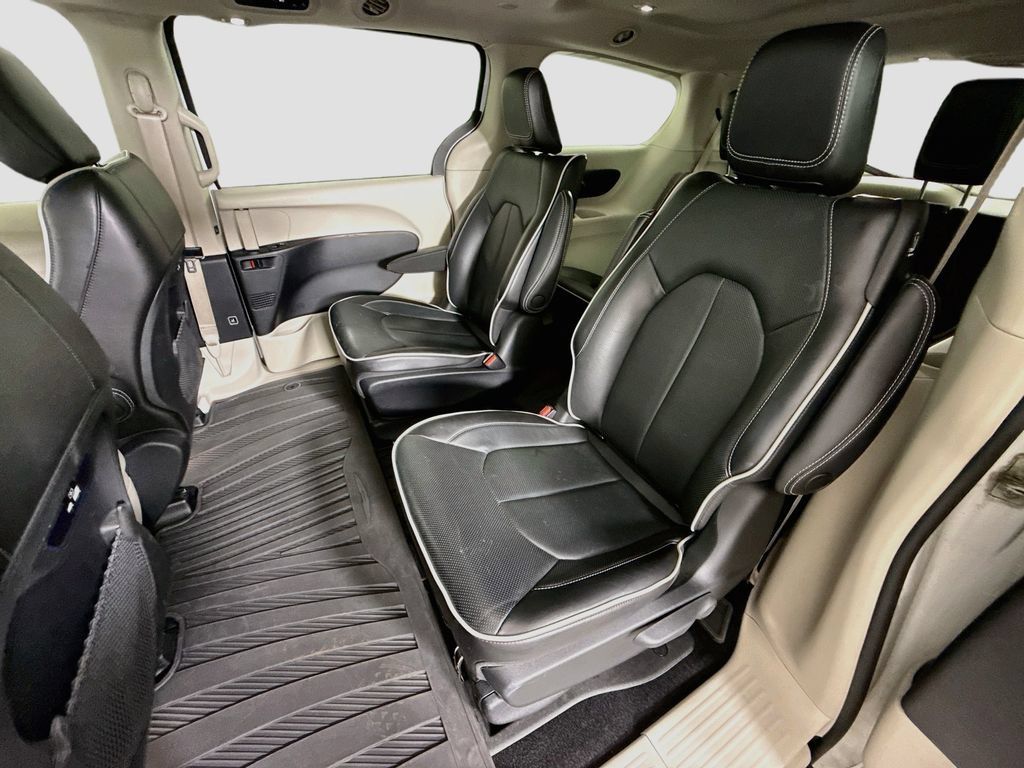 Used 2022 Chrysler Pacifica Limited FWD image 26