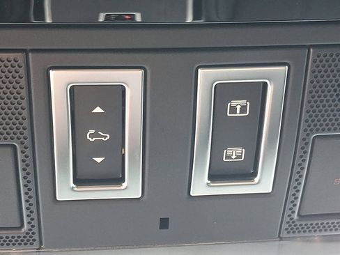 Used 2025 Land Rover Range Rover Evoque Dynamic SE image 24