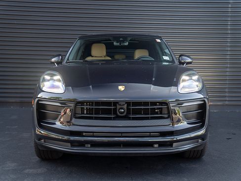 Used 2026 Porsche Macan AWD/4WD image 25