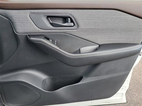 Used 2021 Nissan Rogue S image 26