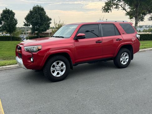 Used 2017 Toyota 4Runner SR5 RWD image 6