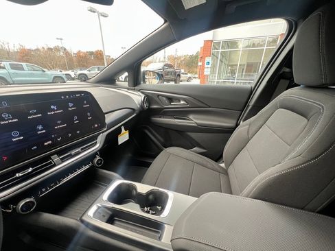 New 2026 Chevrolet Equinox EV LT image 12