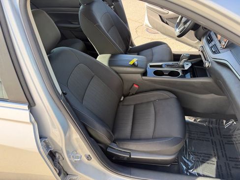 Used 2024 Nissan Altima 2.5 SV image 19