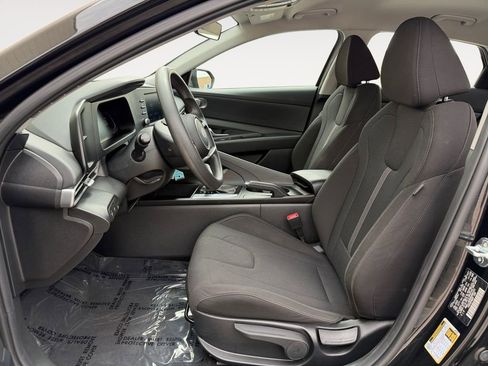 Used 2025 Hyundai Elantra SE w/ Cargo Package FWD image 14