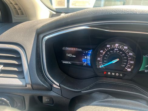 Used 2020 Ford Fusion SE FWD image 8
