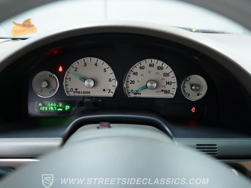 Used 2005 Ford Thunderbird 50th Anniversary RWD image 32