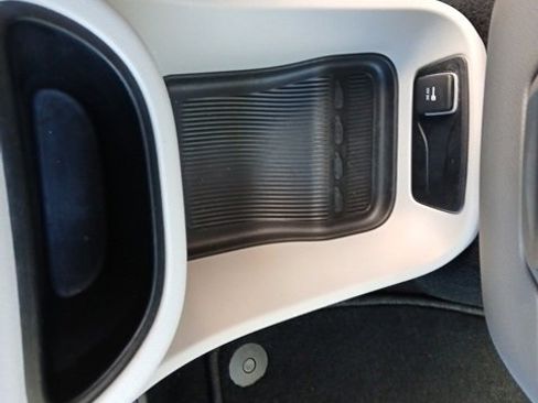 Used 2023 Chrysler Pacifica Touring-L image 40