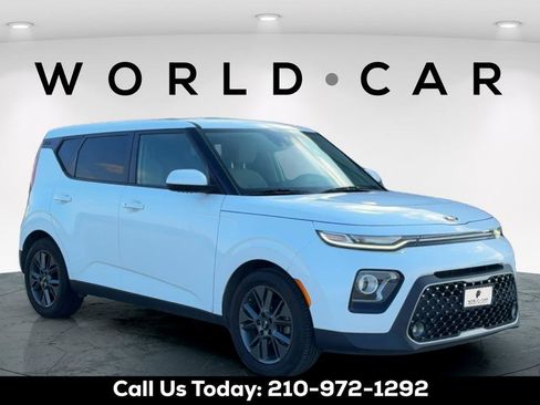 Used 2020 Kia Soul EX FWD image 1