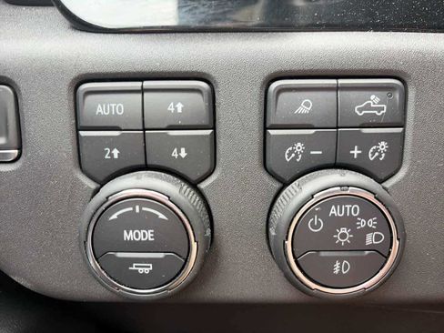 Used 2023 Chevrolet Silverado 1500 High Country w/ High Country Premium Package AWD/4WD image 24
