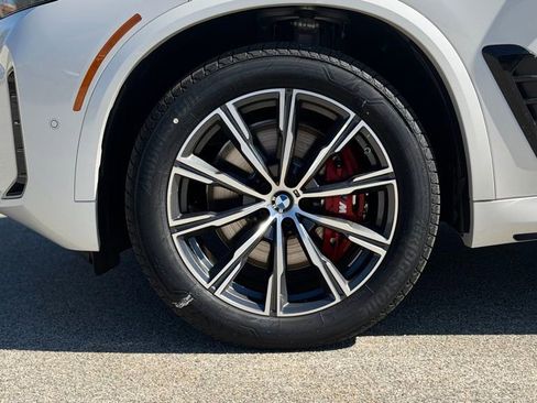 New 2026 BMW X5 xDrive40i w/ M Sport Package AWD/4WD image 2