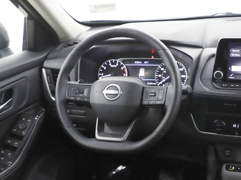 Used 2025 Nissan Rogue SV AWD/4WD image 14