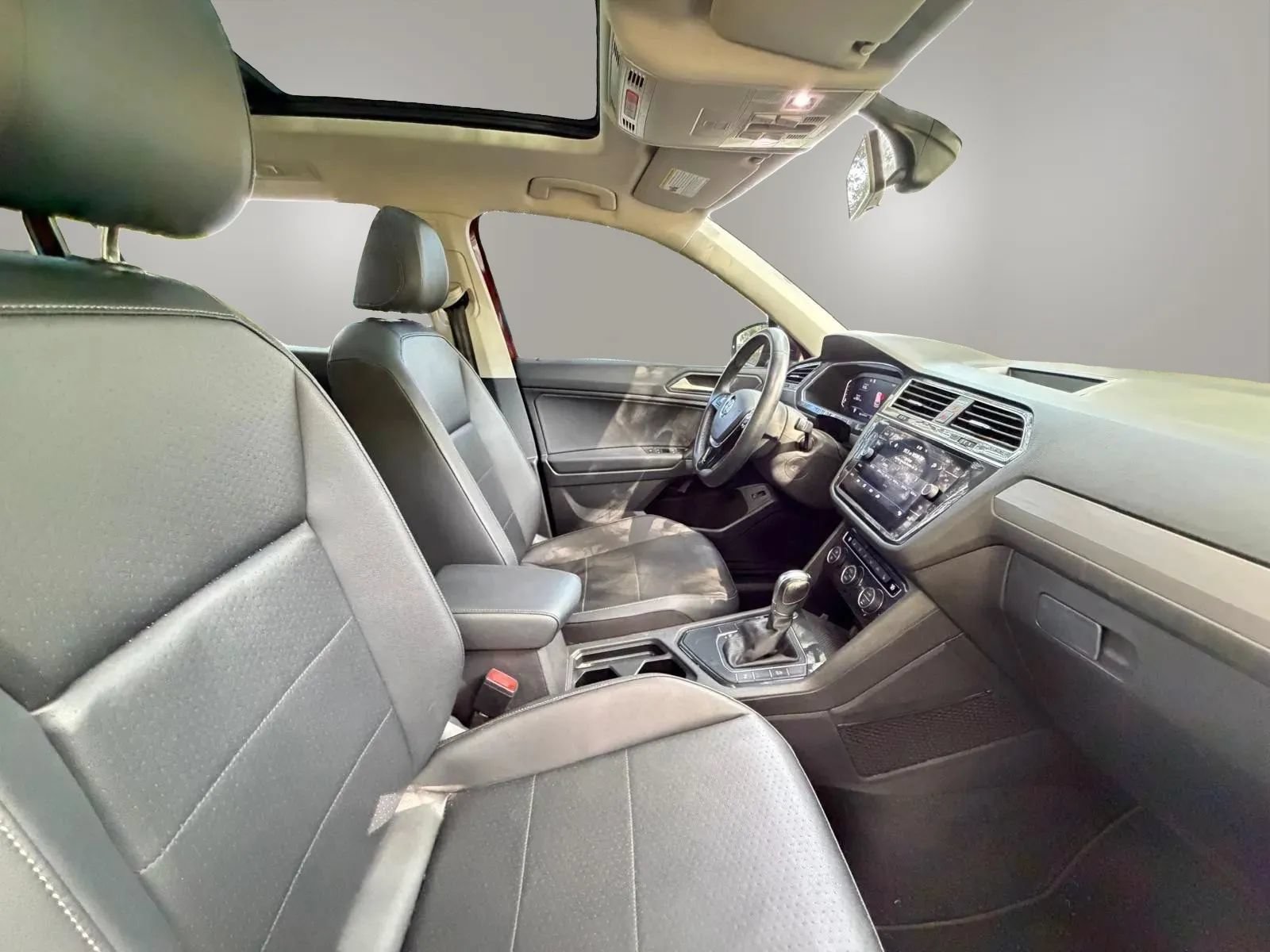 Used 2019 Volkswagen Tiguan SEL FWD image 12