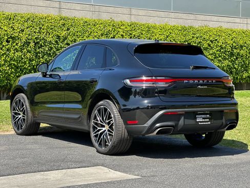 Certified 2025 Porsche Macan AWD/4WD image 3
