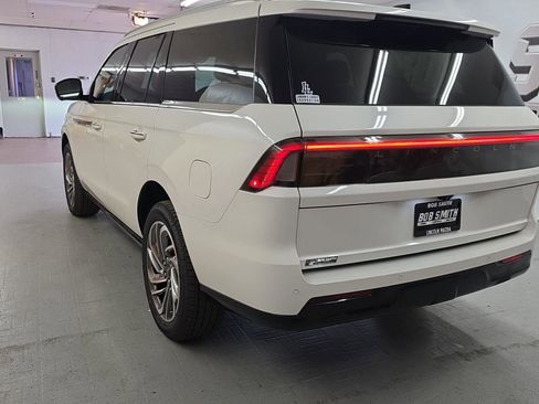 New 2026 Lincoln Navigator Reserve AWD/4WD image 11