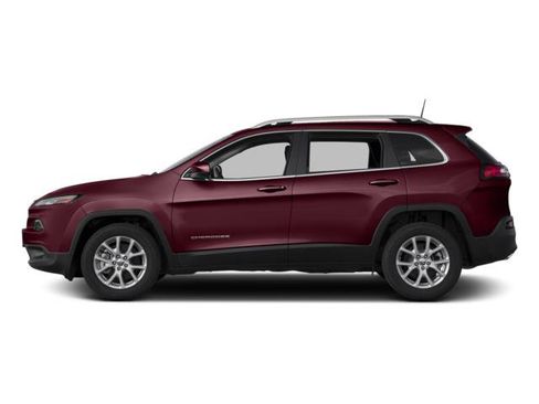 Used 2018 Jeep Cherokee Latitude Plus w/ Cold Weather Group AWD/4WD image 1