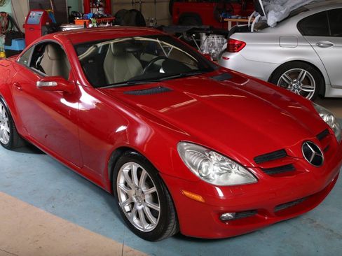 Used 2005 Mercedes-Benz SLK 350 w/ Entertainment Pkg image 7