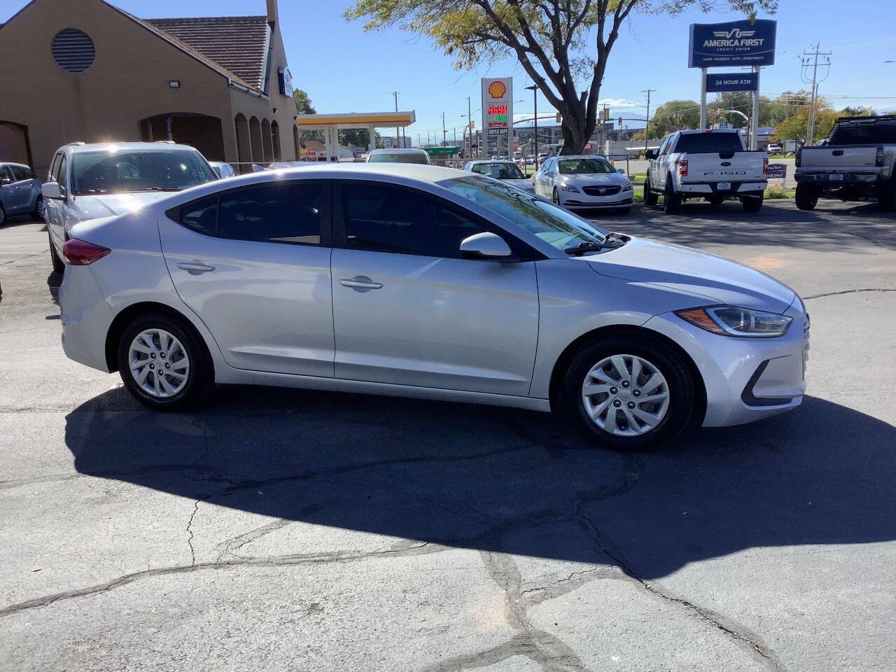 Used 2017 Hyundai Elantra SE FWD image 8