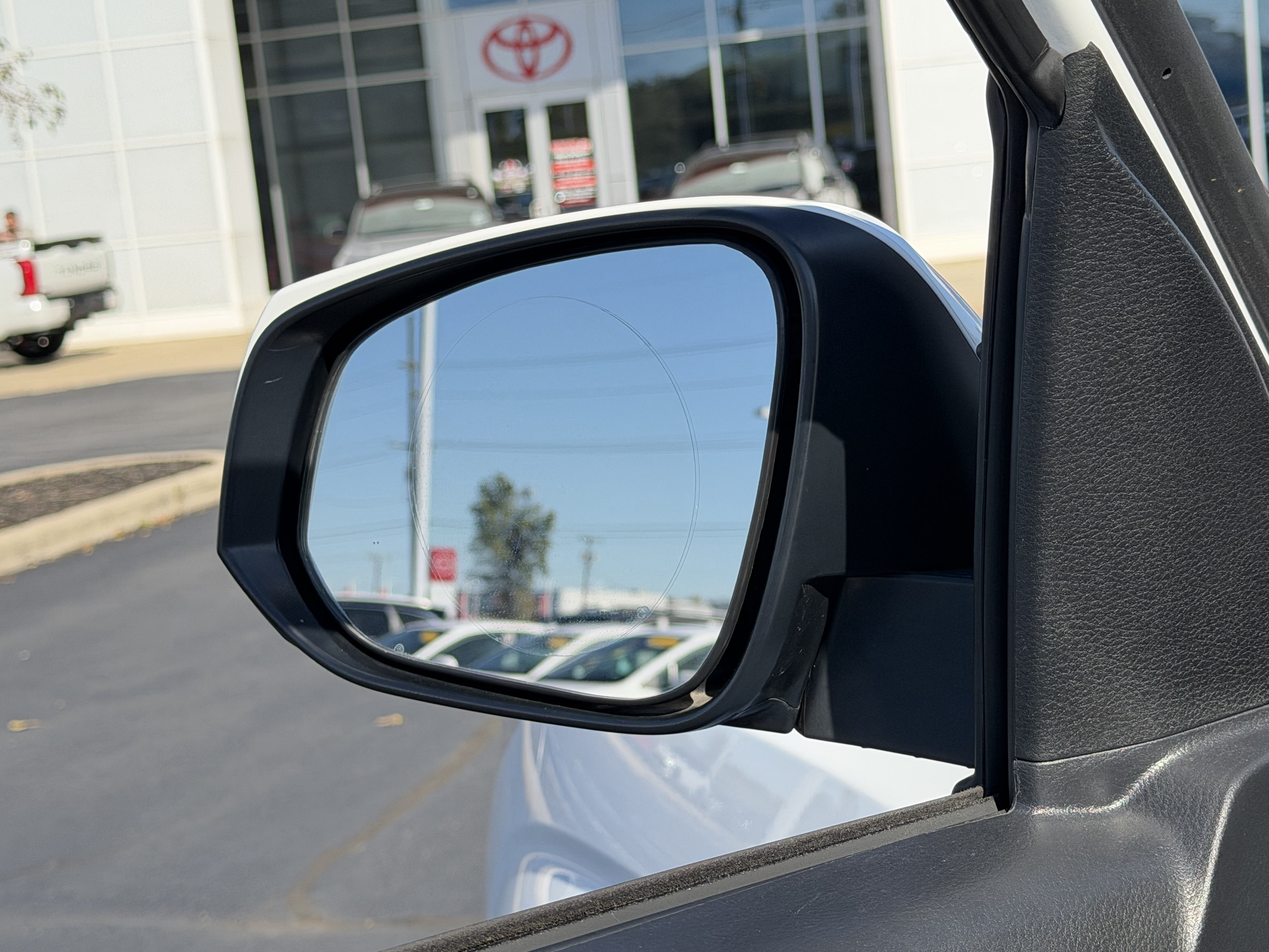 Certified 2023 Toyota Tacoma SR AWD/4WD image 21