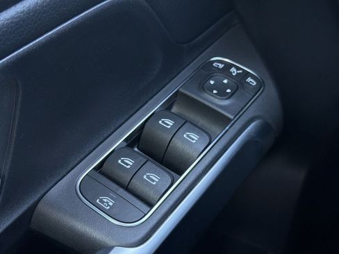 Used 2026 Mercedes-Benz GLB 250 4MATIC image 11