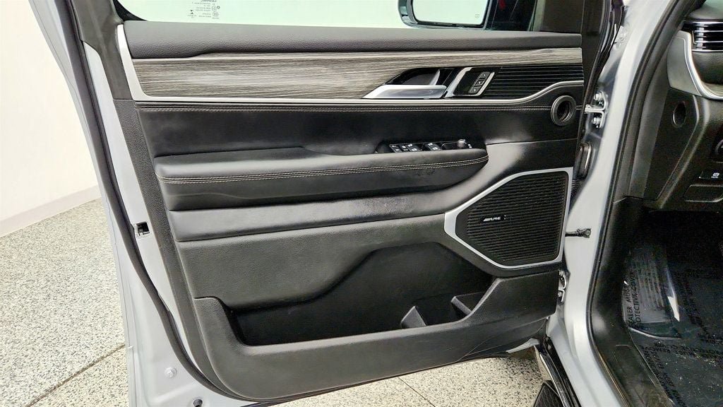 Used 2022 Jeep Wagoneer Series II w/ Premium Group I AWD/4WD image 11