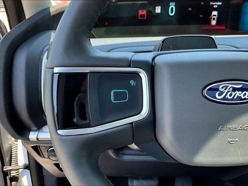 Used 2025 Ford Expedition Max Active AWD/4WD image 13