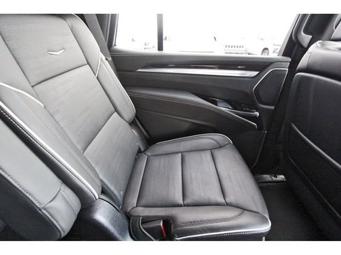 Used 2025 Cadillac Escalade Premium Luxury AWD/4WD image 11