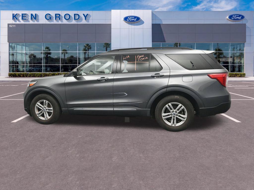 Used 2023 Ford Explorer XLT w/ Equipment Group 202A RWD image 3
