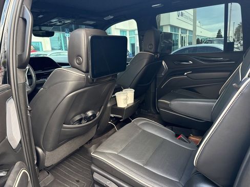 Used 2023 Cadillac Escalade ESV Sport w/ LPO, ONYX Package image 4