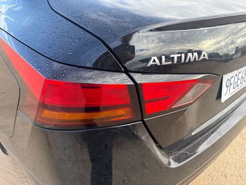 Used 2023 Nissan Altima 2.5 SV FWD image 12