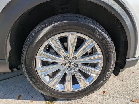 Certified 2025 Ford Explorer Platinum w/ LUX Leather Package image 15