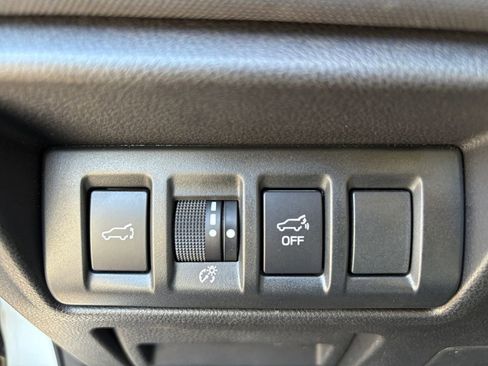 Used 2024 Subaru Outback Premium AWD/4WD image 3