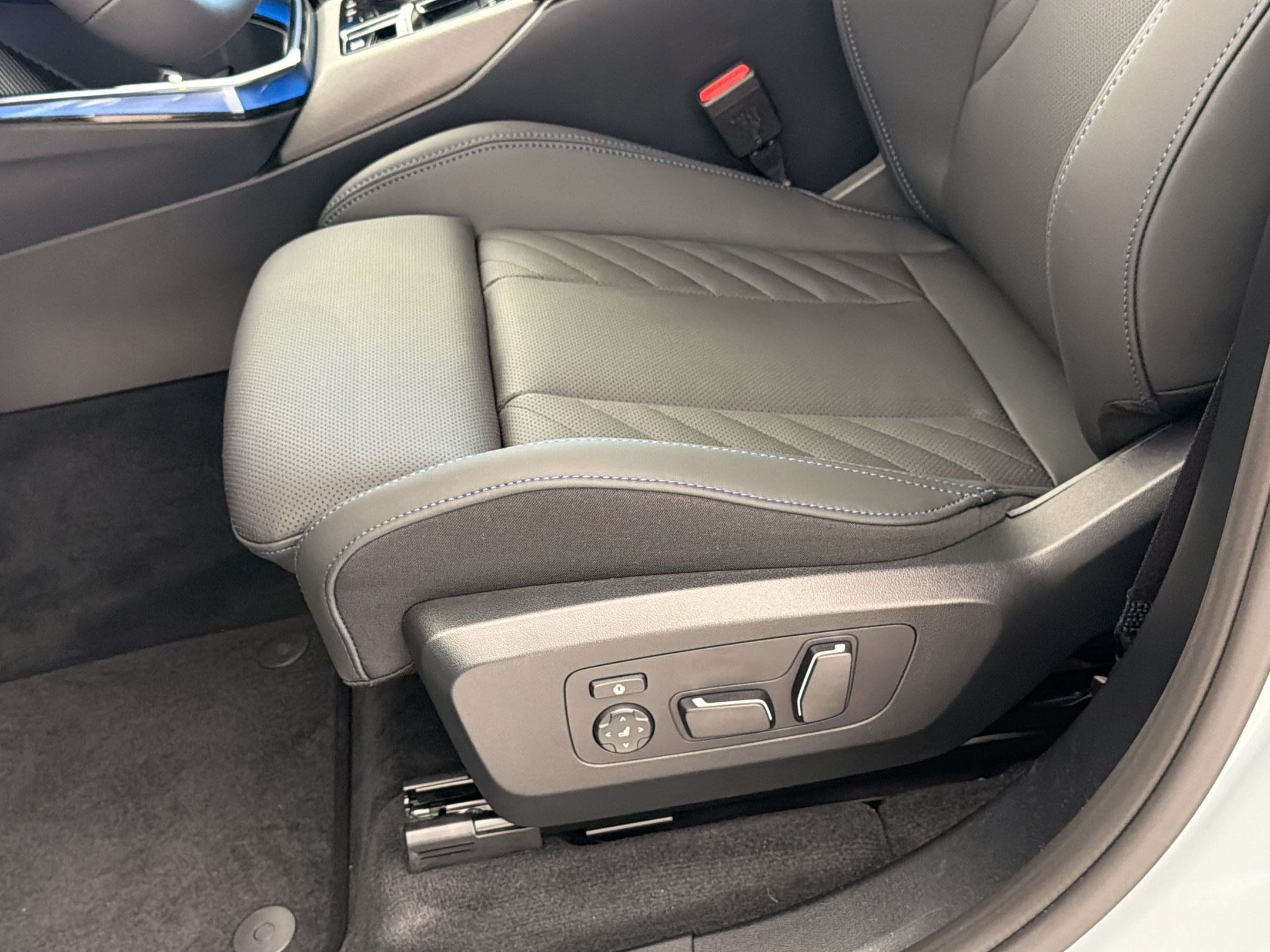 New 2026 BMW X3 xDrive30i w/ M Sport Package AWD/4WD image 15