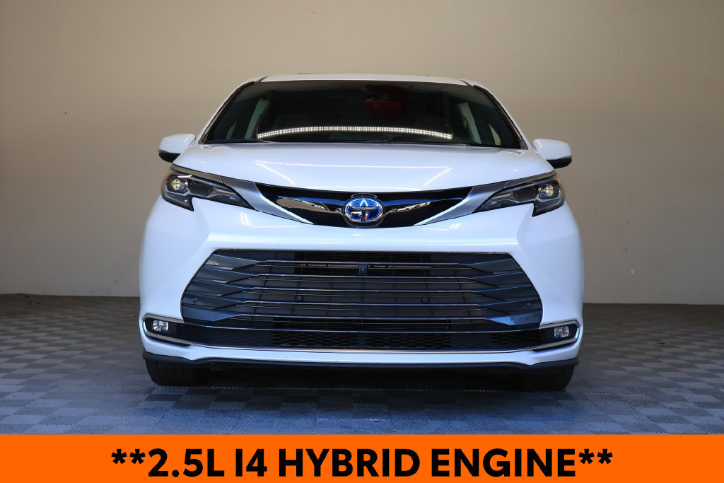 Used 2024 Toyota Sienna Platinum FWD image 4
