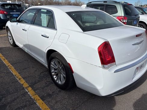 Used 2017 Chrysler 300 C image 4