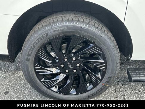 New 2025 Lincoln Navigator L Reserve w/ Jet Appearance Package image 18