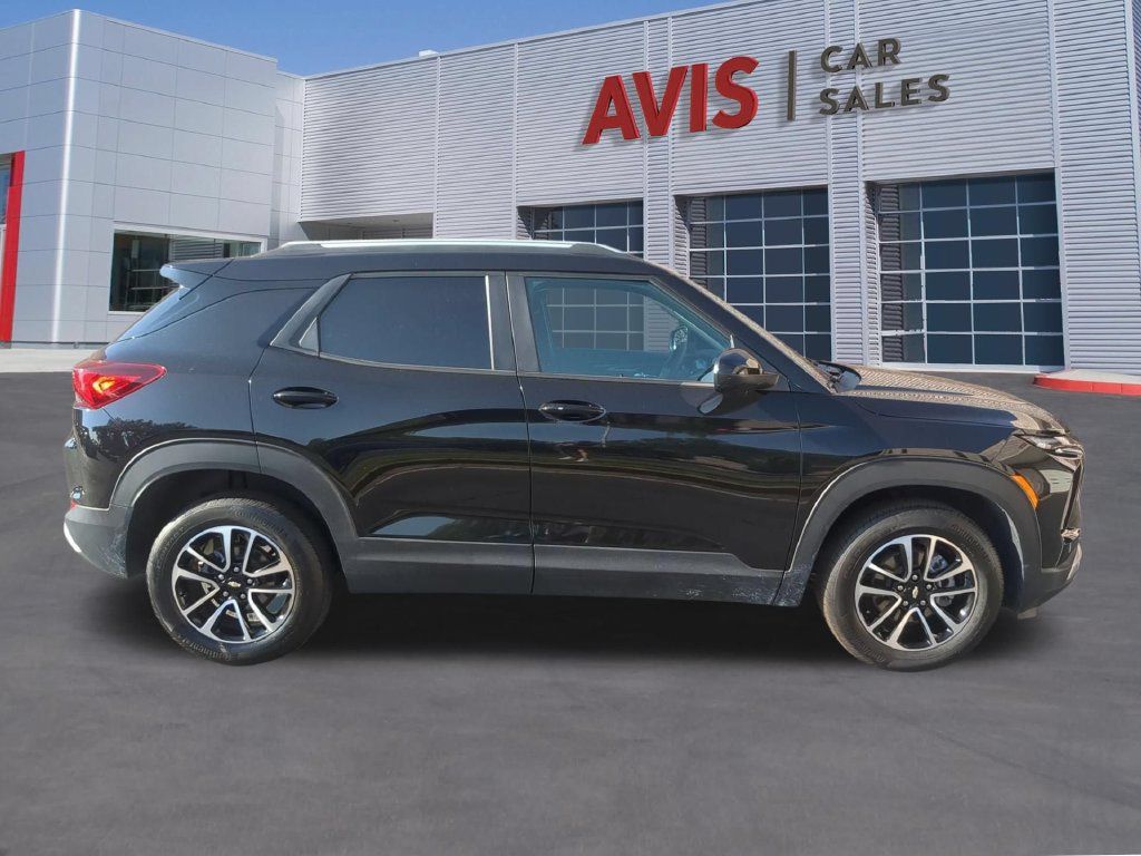 Used 2025 Chevrolet TrailBlazer LT AWD/4WD image 5