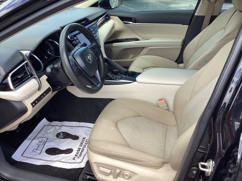 Used 2018 Toyota Camry LE FWD image 12