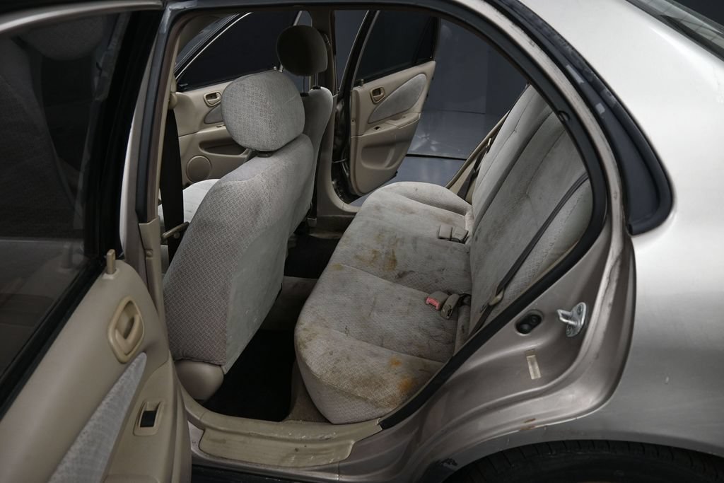 Used 2000 Toyota Corolla CE w/ Value Pkg FWD image 23